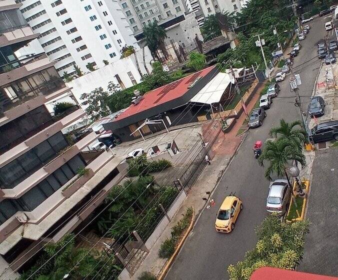 酒店 Tower House Suites