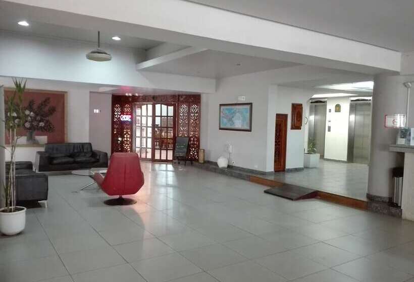 酒店 Tower House Suites