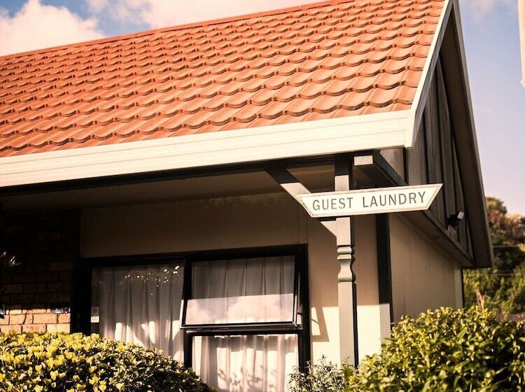 ホテル Tudor Court Motor Lodge