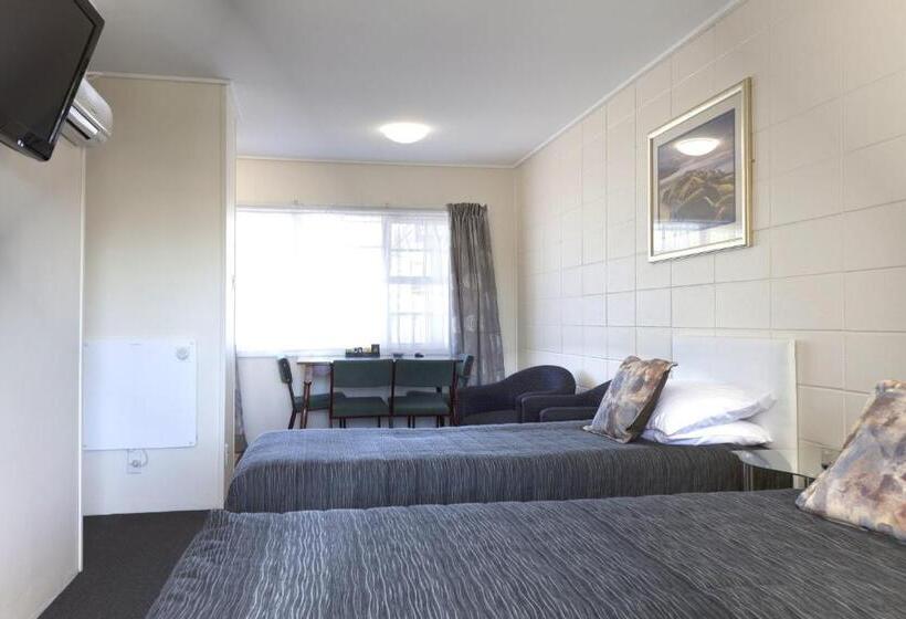 モーテル Tudor Motor Lodge