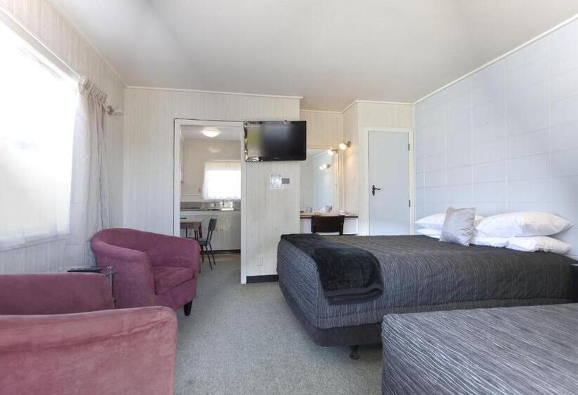 モーテル Tudor Motor Lodge