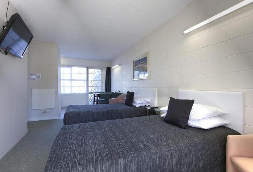 モーテル Tudor Motor Lodge