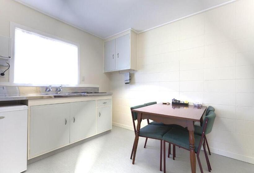 モーテル Tudor Motor Lodge