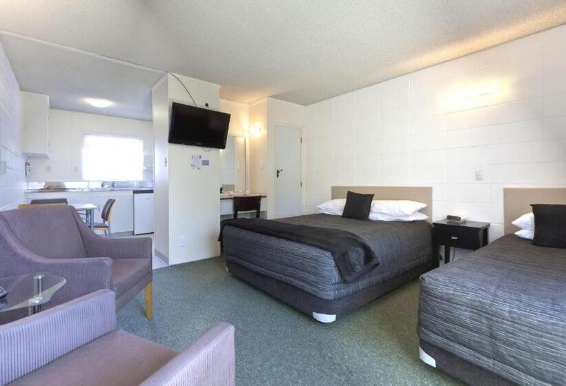 モーテル Tudor Motor Lodge