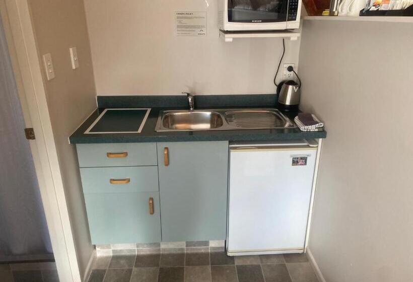 Mountain Chalets Motel