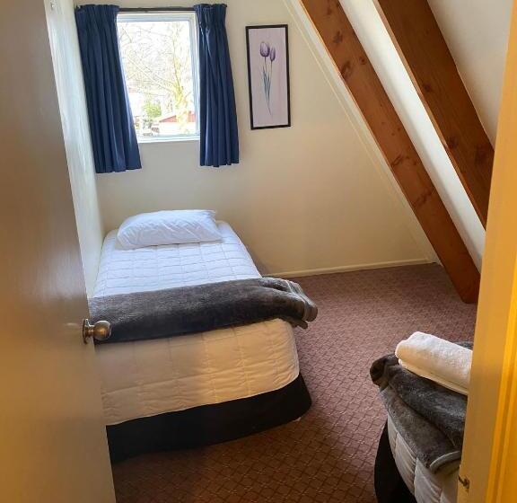 Mountain Chalets Motel