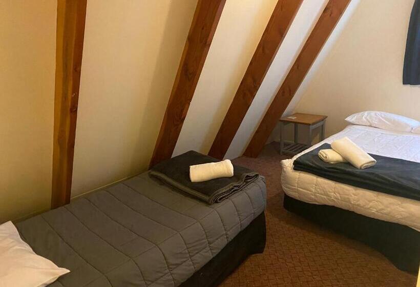 Mountain Chalets Motel