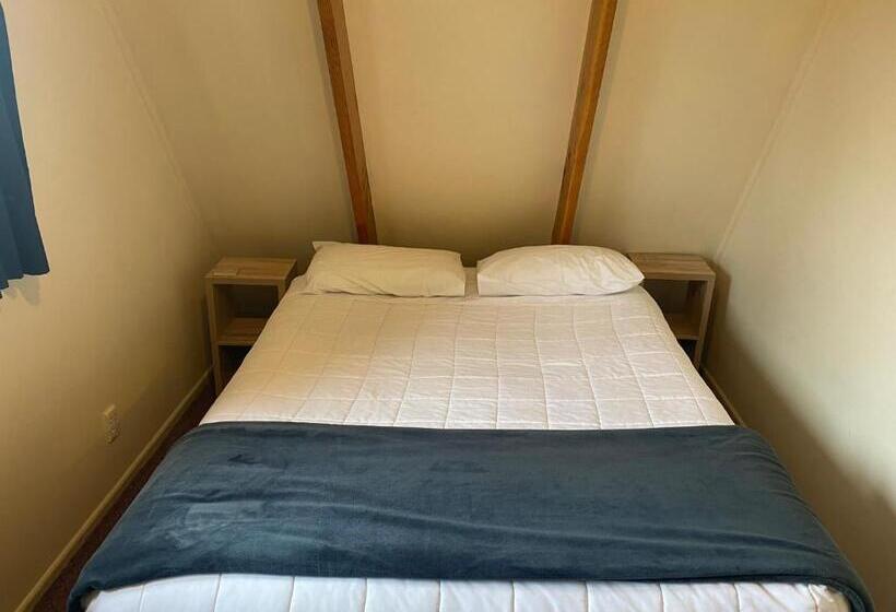 Mountain Chalets Motel