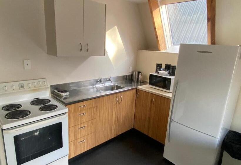 Mountain Chalets Motel