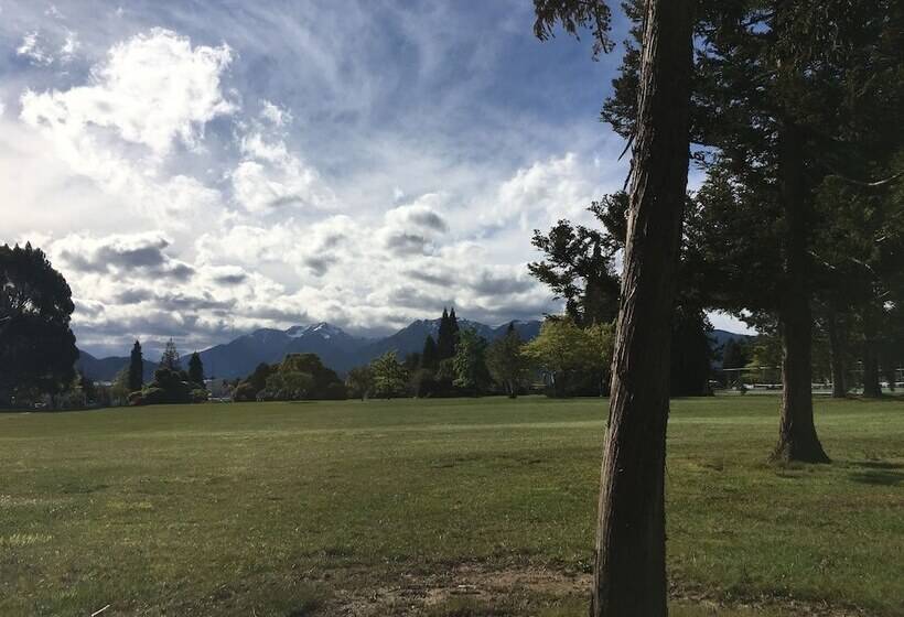 Parklands Motel & Apartments Te Anau
