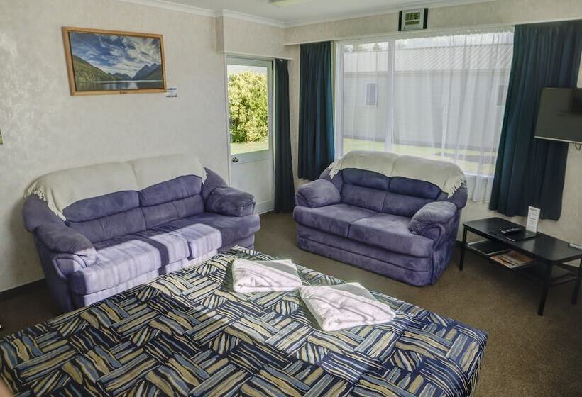 Parklands Motel & Apartments Te Anau