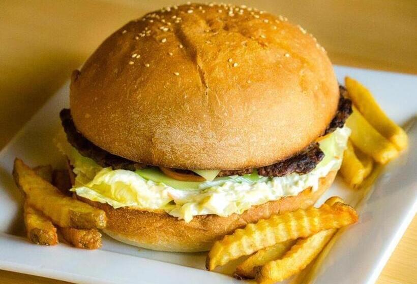 אתר נופש Matabungkay Beach