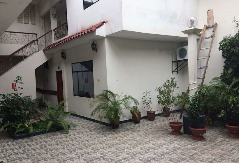 Amazon Green Hotel   Hostel