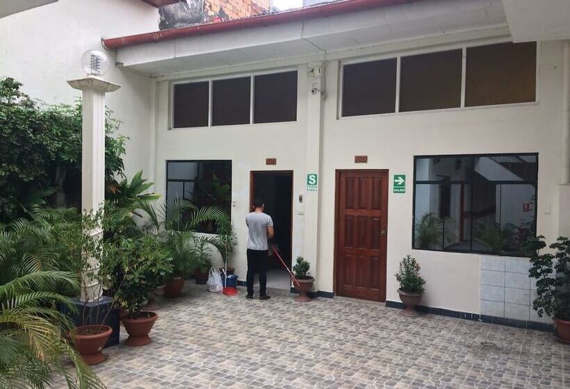 Amazon Green Hotel   Hostel