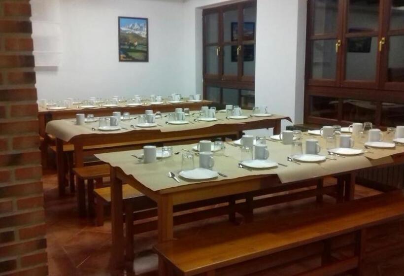 Albergue Cabrales   Hostel