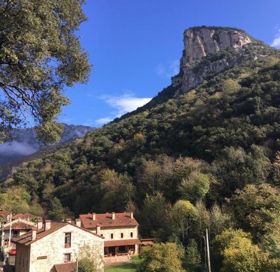 Albergue Cabrales   Hostel