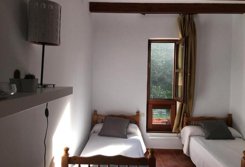 Albergue Cabrales   Hostel