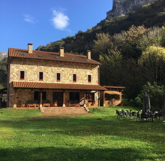 Albergue Cabrales   Hostel
