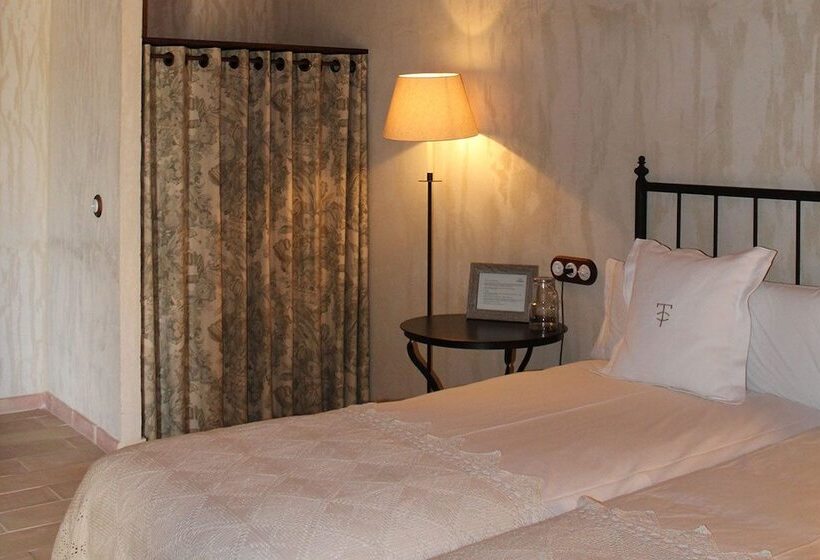 تختخواب و صبحانه Cortijo De Trifillas