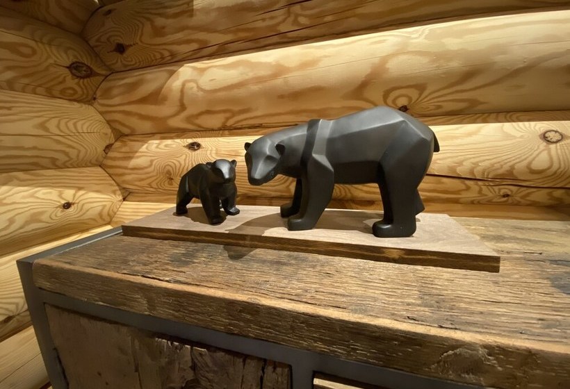 L Ours Noir Chalet En Rondins