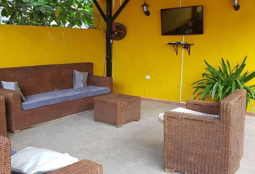 Coco Bahia Hostal   Hostel
