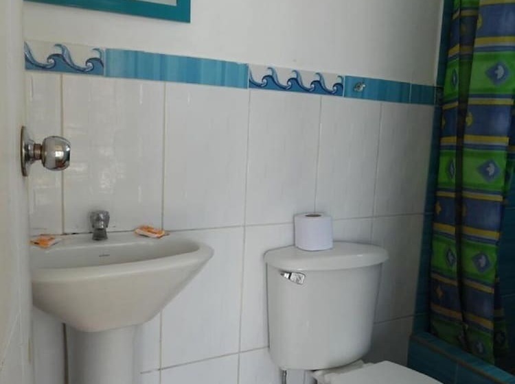 Hostel Yakumama Paracas