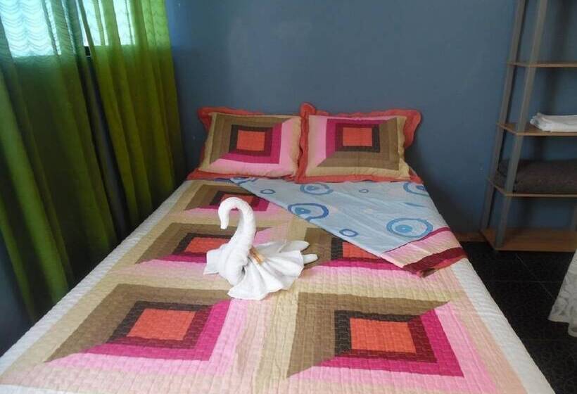 Hostel Yakumama Paracas