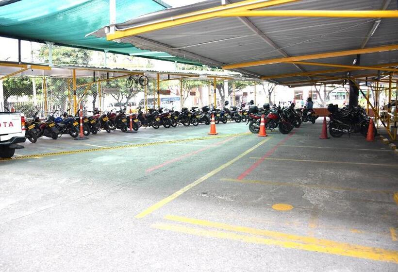 هتل B`quin Plaza Cúcuta