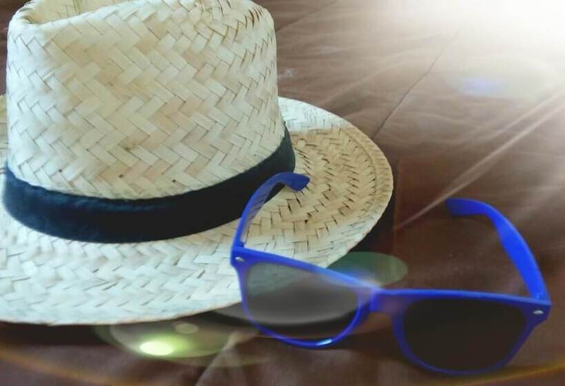 فندق Camping Des Platanes