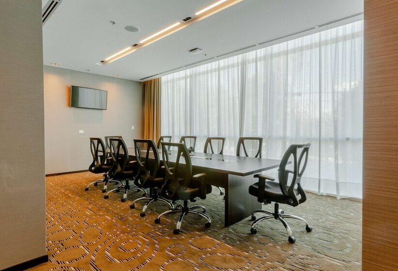 호텔 Hilton Garden Inn Neuquen