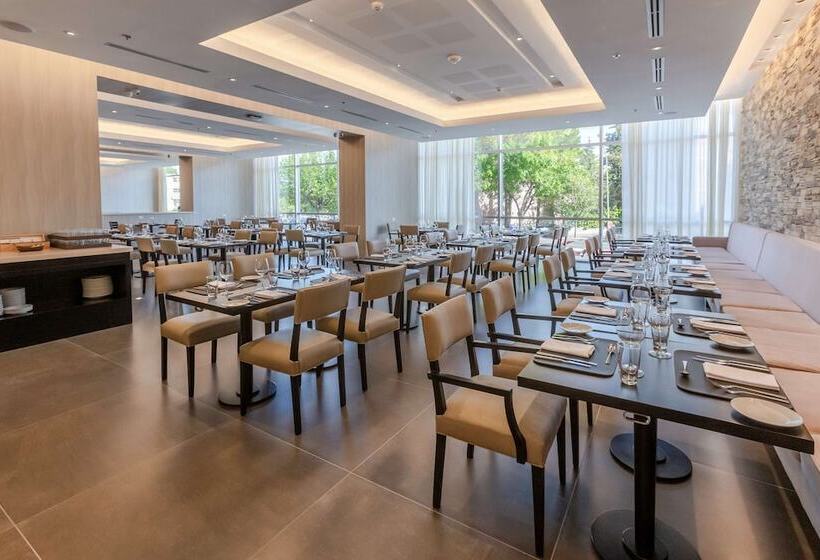 호텔 Hilton Garden Inn Neuquen