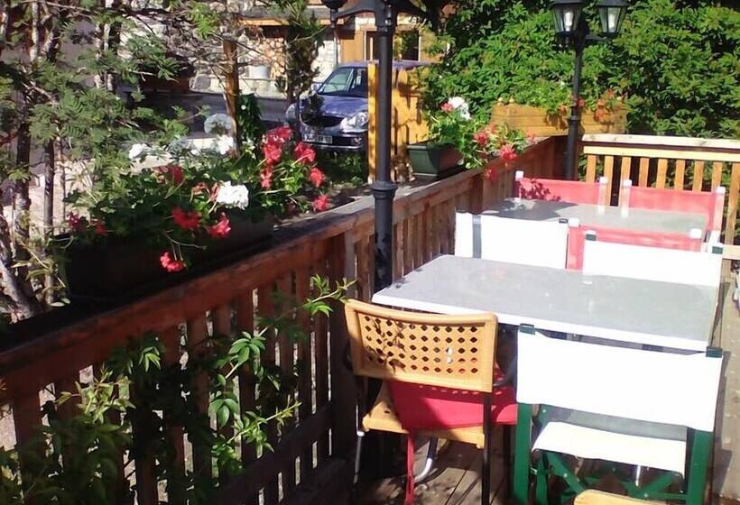 Отель Hôtel Restaurant La Croix Jean Claude