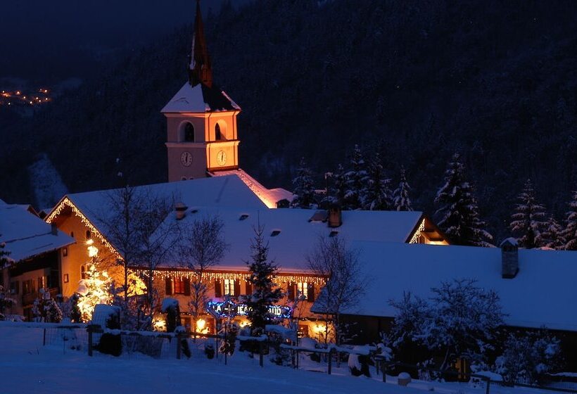 Отель Hôtel Restaurant La Croix Jean Claude