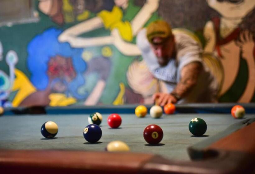 בית מלון כפרי La Brisa Loca Hostel