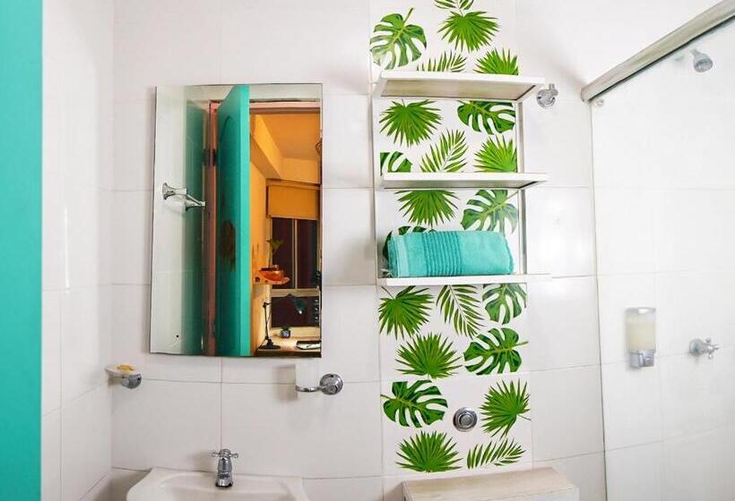 בית מלון כפרי La Brisa Loca Hostel