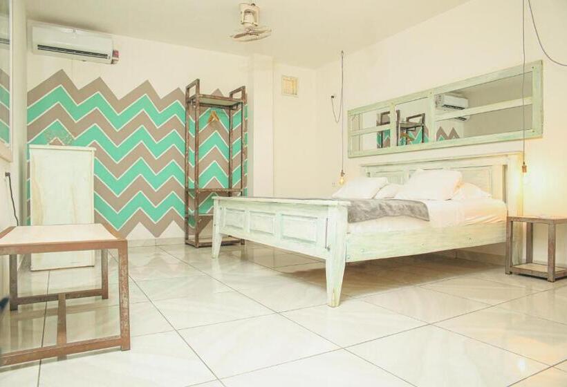 בית מלון כפרי La Brisa Loca Hostel