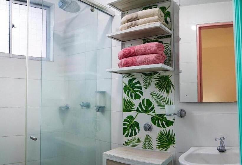 בית מלון כפרי La Brisa Loca Hostel