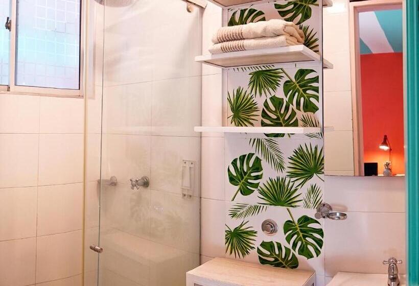 בית מלון כפרי La Brisa Loca Hostel