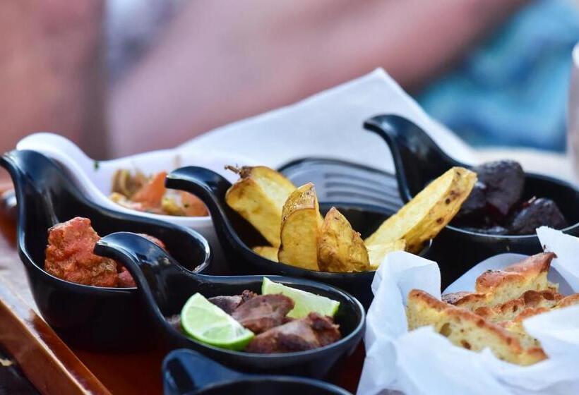 בית מלון כפרי La Brisa Loca Hostel