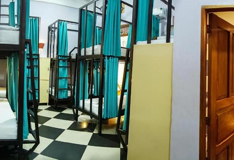 בית מלון כפרי La Brisa Loca Hostel