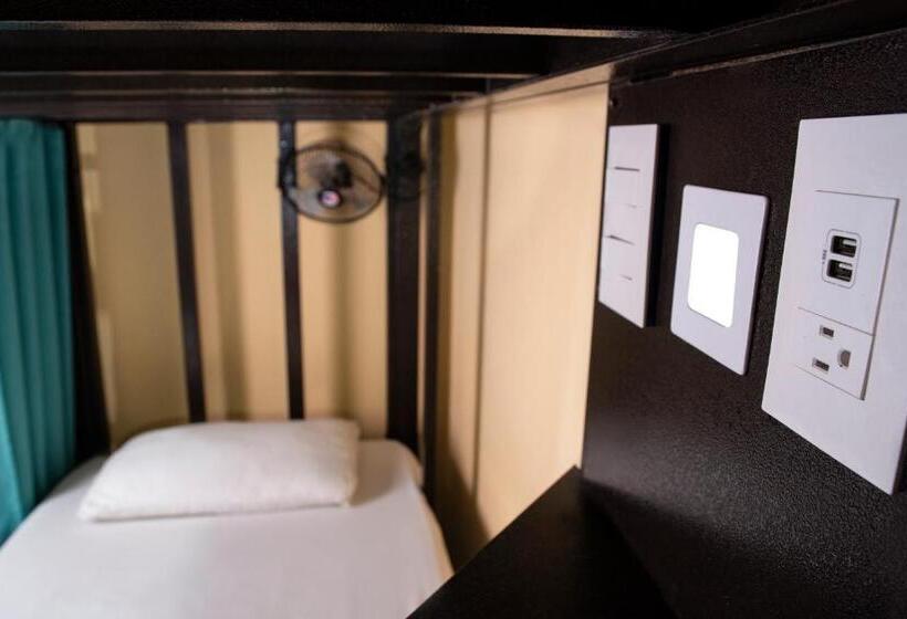 בית מלון כפרי La Brisa Loca Hostel