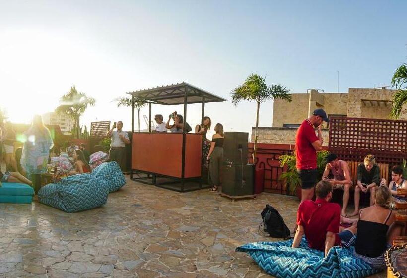 בית מלון כפרי La Brisa Loca Hostel