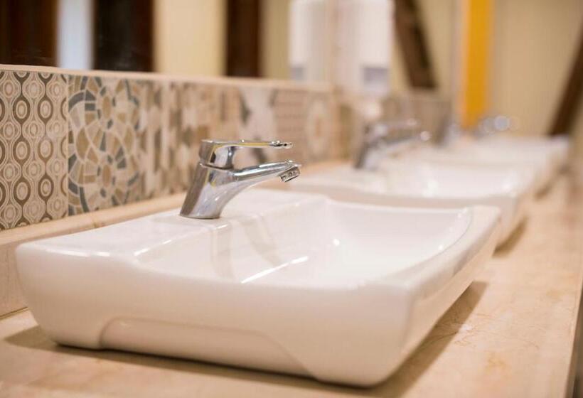 בית מלון כפרי La Brisa Loca Hostel