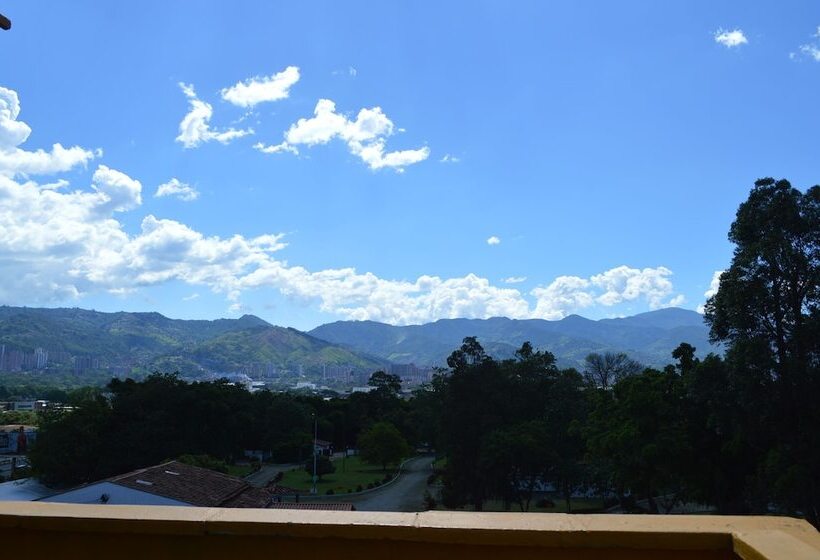 هتل Poblado Guest House