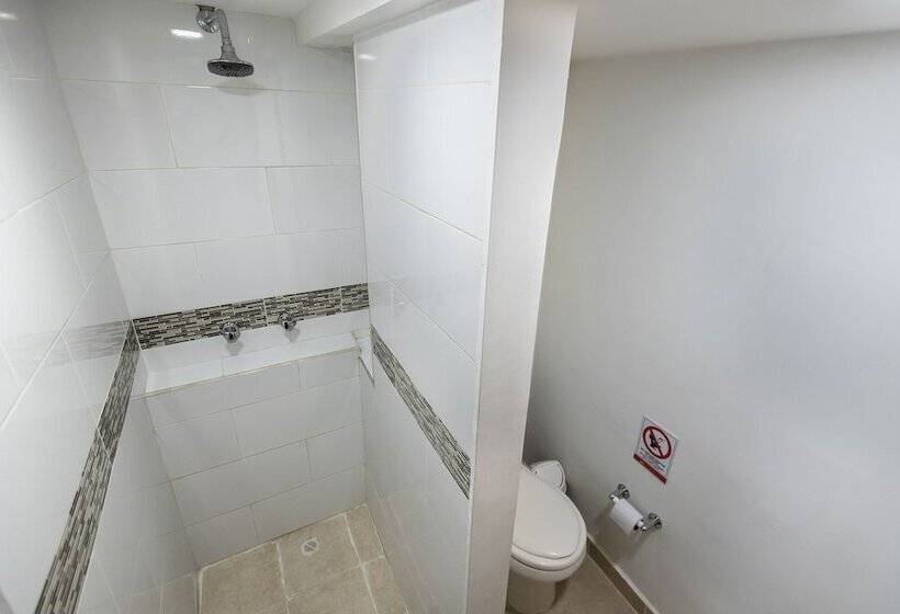 هتل Poblado Guest House