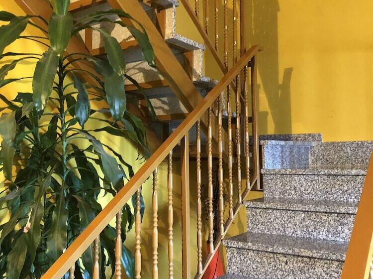 فندق Restaurante Bayona