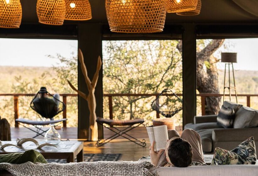 ホテル Simbavati Hilltop Lodge