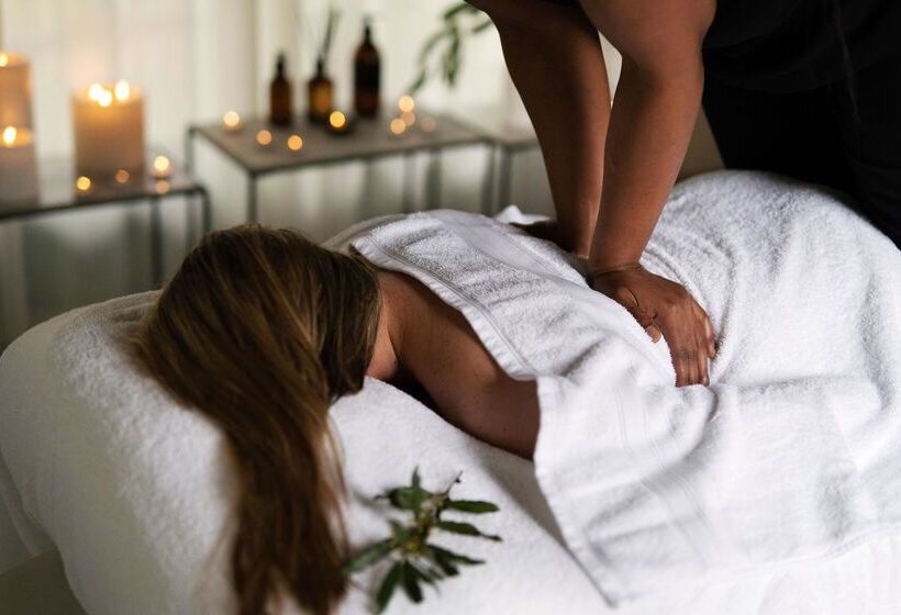 ホテル Simbavati River Lodge