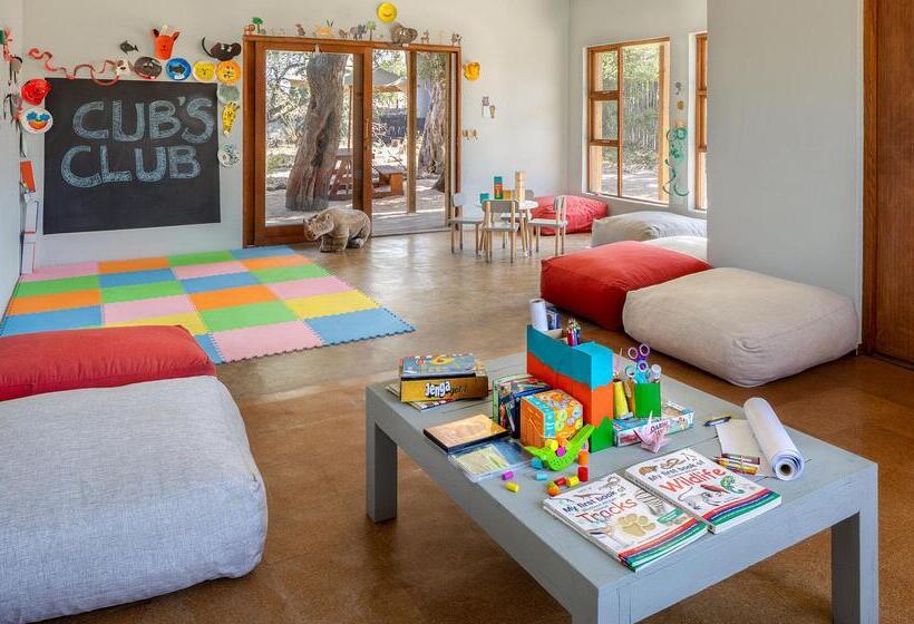 ホテル Simbavati River Lodge