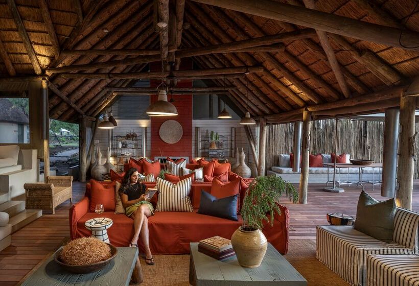 ホテル Simbavati River Lodge